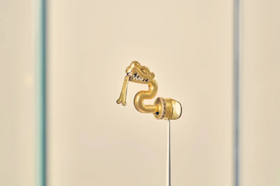 https://www.nytimes.com/2025/05/28/arts/design/michael-rockefeller-metropolitan-africa-oceania-americas.html?smid=url-share